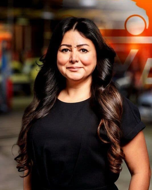Arezu Veisian – Inhaberin bei Auto Service Puya